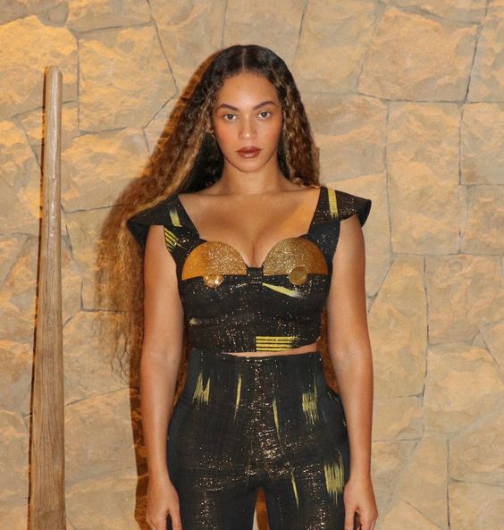 10 tenues en pagne portées par Beyoncé #lookenpagne #Beyoncé #ankarastyle #ankaramode #robeenpagne #lookbook