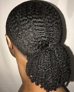 Une routine capillaire C’est quoi au juste #cheveuxcrepus #astucescheveuxcrepus #soincheveuxafro #soinnappy #cheveuxnapy #nappy #routinecapillaire #poussecheveuxcrepus #astucepoussecheveux